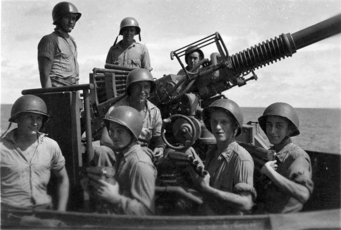 Gun # 43 Crew.<br>BACK ROW (L&rarr;R) C. Presley, J. Ouwelant, L. Pierpoint.<br>FRONT ROW (L&rarr;R) E. Park, R. Blair, J. Orletsky, J. T. Richard, W. Biers.