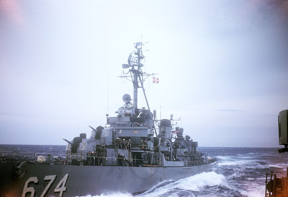 Destroyer Hunt (DD 674) alongside Abbot